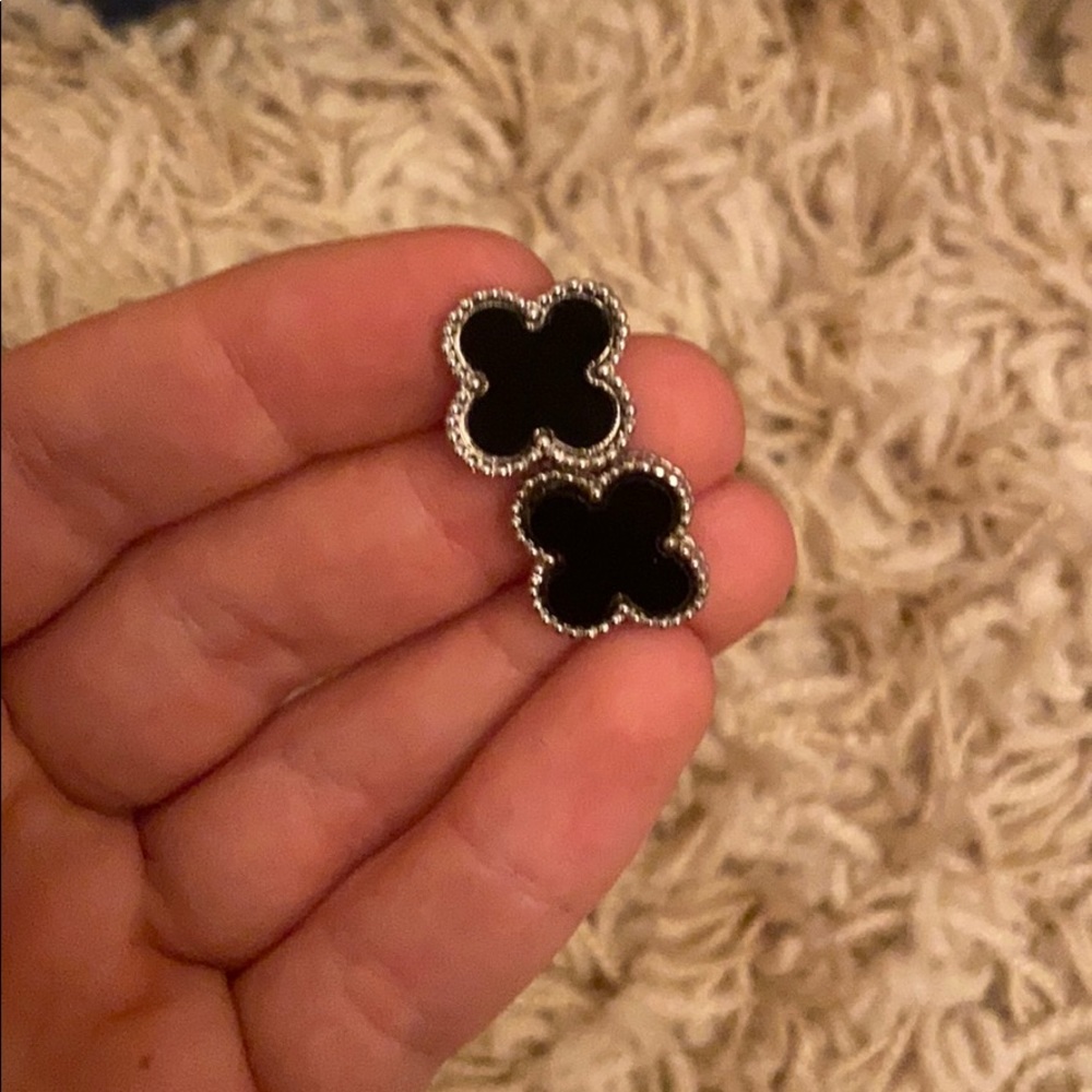 Clover studs